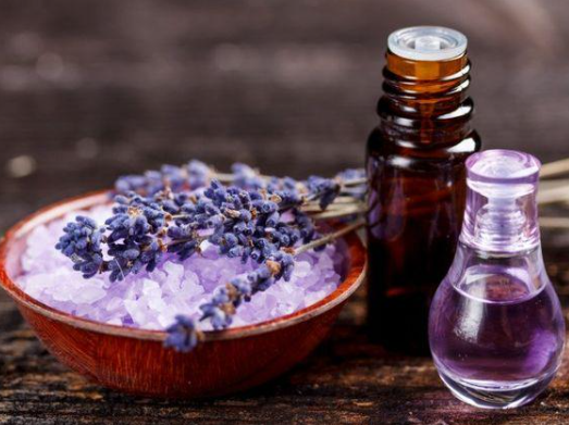 Your Guide to lavandin essential oil uses & skin benefits
